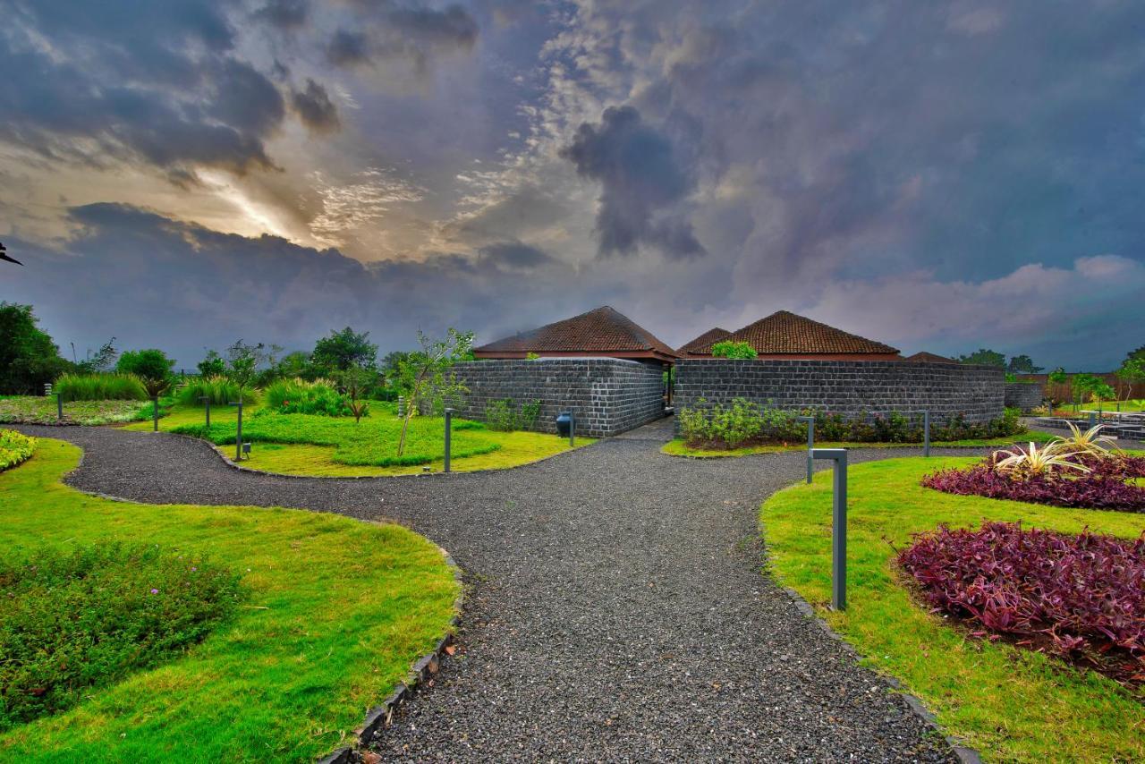 Viveda Wellness Village Nashik Exteriör bild