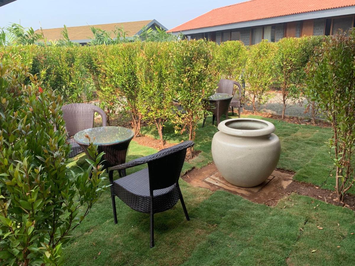 Viveda Wellness Village Nashik Exteriör bild