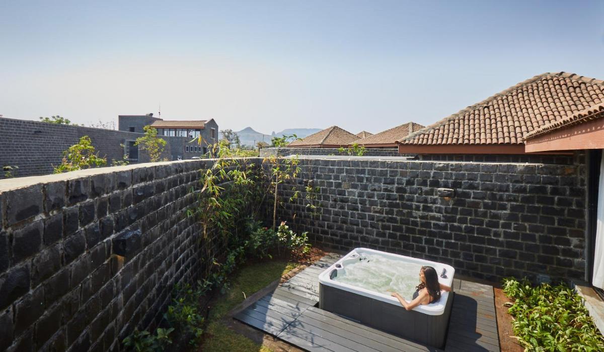 Viveda Wellness Village Nashik Exteriör bild